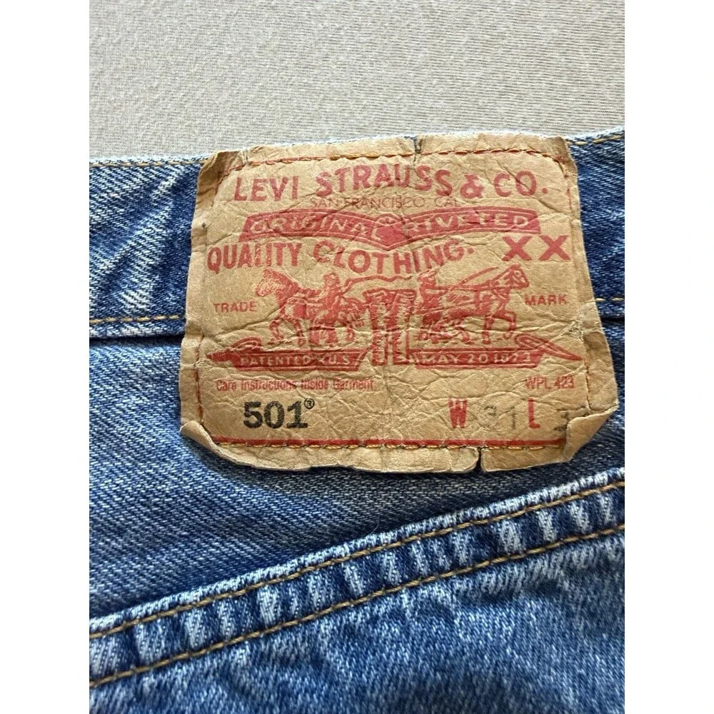 Vintage Levis 501 Distressed Jeans Mens 31x32 Medium Wash Ripped Button Fly Blue
